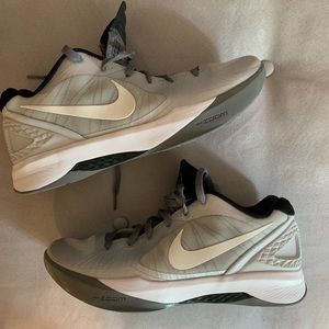nike zoom athletic shoes